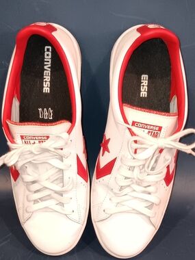 Converse All Star White Leather  Sneakers with Red Star Accents  Sz 10